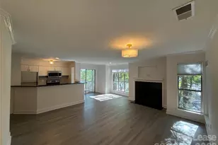 2512 Cranbrook Ln, Charlotte, NC 28207 - Photo 2