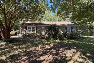 324 Briarwood Dr, Dallas, NC 28034 - Photo 2
