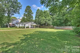1323 Carolyn Dr, Charlotte, NC 28205 - Photo 2