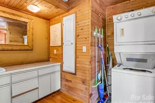 500 E Poplar Dr, Hendersonville, NC 28792 - Photo 26