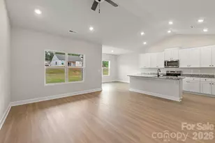 8211 Cravat Ct, Charlotte, NC 28215 - Photo 4