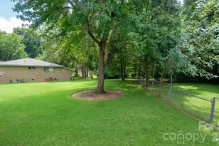 4926 Malibu Dr, Charlotte, NC 28215 - Photo 32