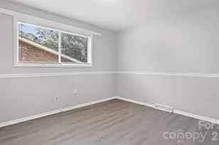 4926 Malibu Dr, Charlotte, NC 28215 - Photo 20