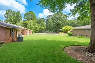 4926 Malibu Dr, Charlotte, NC 28215 - Photo 30