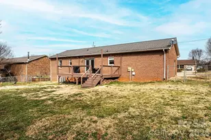 2487 Ashford Dr, Newton, NC 28658 - Photo 2