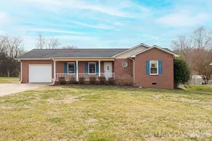2487 Ashford Dr, Newton, NC 28658 - Photo 1