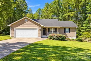 127 Chestnut Ln, Hendersonville, NC 28792 - Photo 2