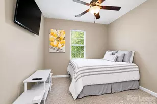5845 Cougar Ln, Charlotte, NC 28269 - Photo 10