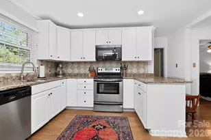 4301 Red Berry Ct, Charlotte, NC 28213 - Photo 16