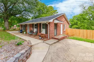 1109 Pinewood Rd, Rock Hill, SC 29730 - Photo 2