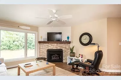 2200 6th Street NW #4, Hickory, NC 28601 - Photo 4