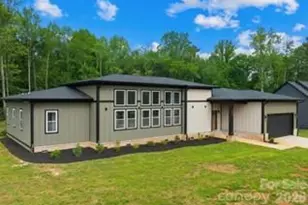 2003 Pln Fld Dr, Bessemer City, NC 28016 - Photo 2