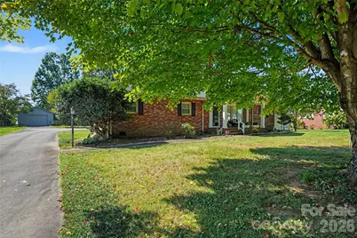 1410 36th Avenue Drive NE, Hickory, NC 28601 - Photo 2