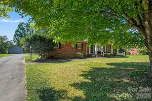 1410 36th Ave Dr NE, Hickory, NC 28601 - Photo 2