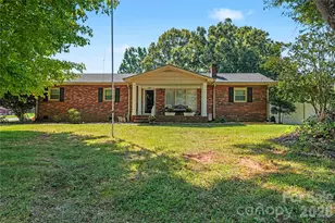 1410 36th Ave Dr NE, Hickory, NC 28601 - Photo 1