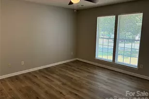 5305 Starflower Dr, Charlotte, NC 28215 - Photo 2