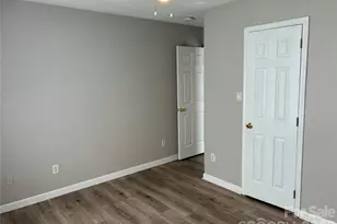 5305 Starflower Dr, Charlotte, NC 28215 - Photo 14