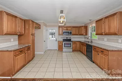 517 N Carolina Avenue, Statesville, NC 28677 - Photo 4