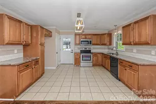 517 N Carolina Ave, Statesville, NC 28677 - Photo 4