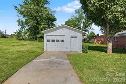 517 N Carolina Avenue, Statesville, NC 28677 - Photo 16
