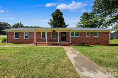 517 N Carolina Avenue, Statesville, NC 28677 - Photo 1