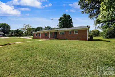 517 N Carolina Avenue, Statesville, NC 28677 - Photo 2
