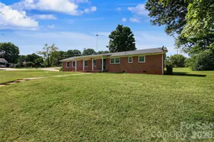 517 N Carolina Ave, Statesville, NC 28677 - Photo 2