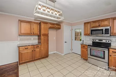 517 N Carolina Avenue, Statesville, NC 28677 - Photo 6