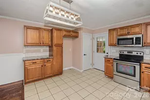517 N Carolina Ave, Statesville, NC 28677 - Photo 6