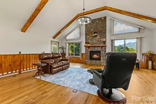 1090 Maple Spgs Dr, Waynesville, NC 28785 - Photo 8