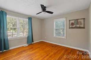 224 Aurora Dr, Asheville, NC 28805 - Photo 8