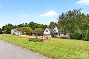 8705 Dartmoor Pl, Charlotte, NC 28227 - Photo 2