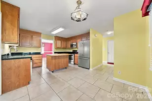 1119 Edgefield Ln, Newton, NC 28658 - Photo 8