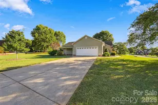 1119 Edgefield Ln, Newton, NC 28658 - Photo 18