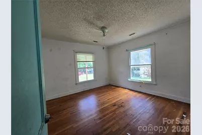 207 W Washington Avenue, Bessemer City, NC 28016 - Photo 4