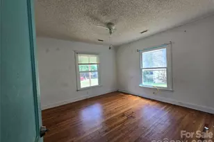 207 W Washington Ave, Bessemer City, NC 28016 - Photo 4