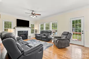 4858 Elmhurst Dr NE, Hickory, NC 28601 - Photo 10