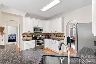 4858 Elmhurst Drive NE, Hickory, NC 28601 - Photo 14