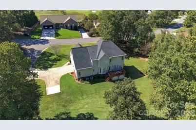 4858 Elmhurst Drive NE, Hickory, NC 28601 - Photo 2