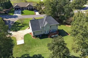 4858 Elmhurst Dr NE, Hickory, NC 28601 - Photo 2
