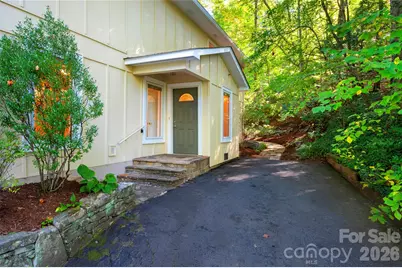 112 Rhododendron Avenue, Black Mountain, NC 28711 - Photo 2