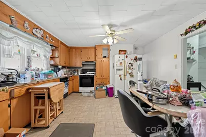 519 E 2nd Avenue, Newton, NC 28658 - Photo 18