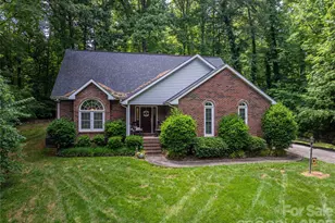 645 Deerfield Dr, Mount Holly, NC 28120 - Photo 8