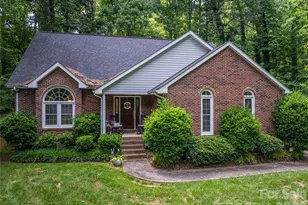 645 Deerfield Dr, Mount Holly, NC 28120 - Photo 2
