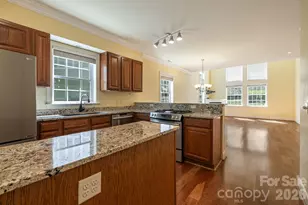 28 Trafalgar Cir, Asheville, NC 28805 - Photo 20