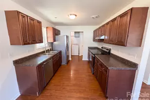 413 Greenwood Dr, Charlotte, NC 28217 - Photo 2