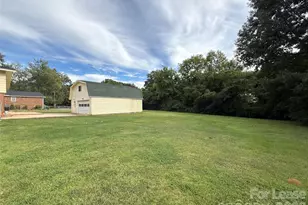 1413 Grovewood Dr, Charlotte, NC 28208 - Photo 16