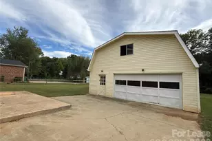 1413 Grovewood Dr, Charlotte, NC 28208 - Photo 14