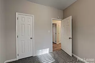 423 Cottonwood Park Dr, Charlotte, NC 28214 - Photo 10