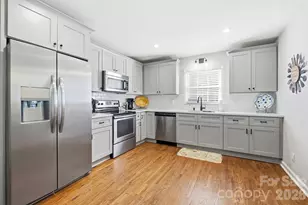 1721 Dallas Ave, Charlotte, NC 28205 - Photo 2